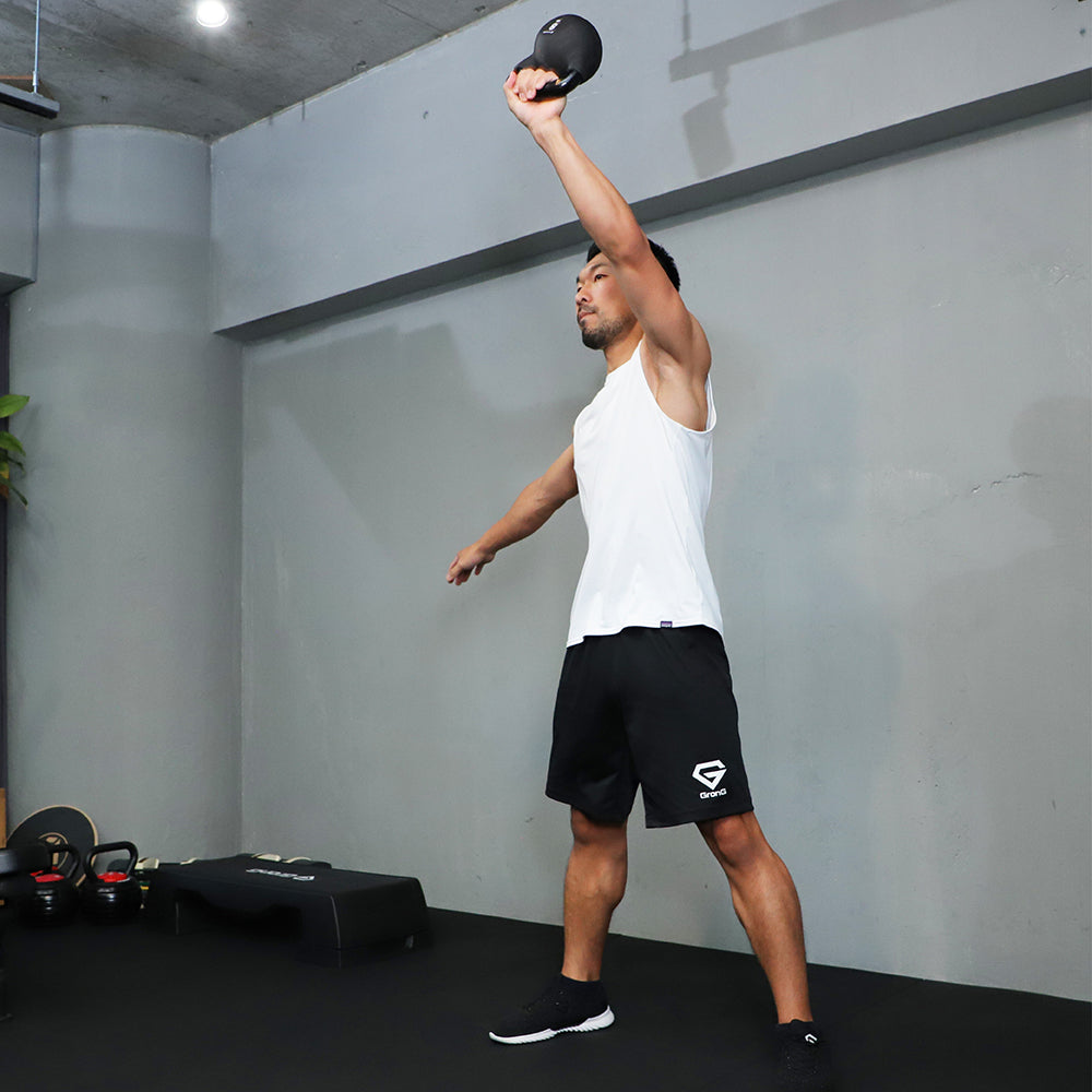 ケトルベルは、動きのある幅広いトレーニングやエクササイズをおこなうことができるトレーニング器具です。